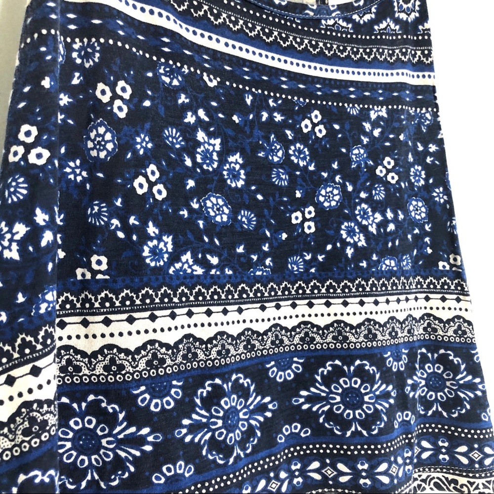 F21 | Floral Mixed Print Tank - Picture 2 of 3